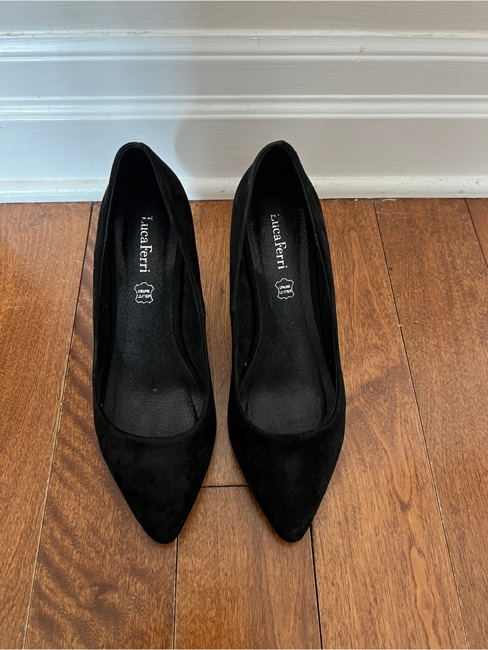 Black Pointed-Toe Women’s Pumps
